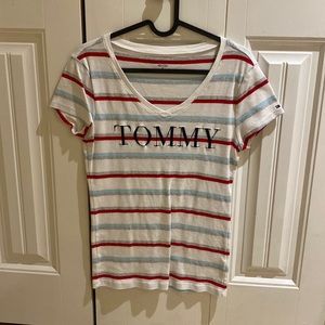 Short sleeve V-neck T-shirt.